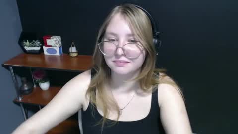 Snapshot of cute_minx chatting on 01.24.25 Veronica online show from 01.24.25