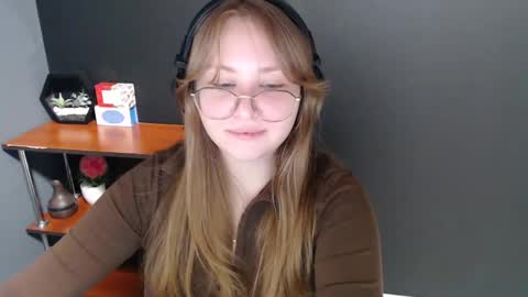 Snapshot of cute_minx chatting on 01.28.25 Veronica online show from 01.28.25