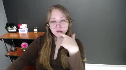 Snapshot of cute_minx chatting on 02.07.25 Veronica online show from 02.07.25