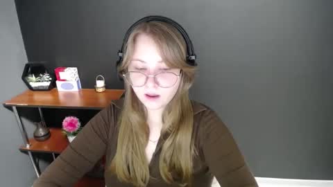 Snapshot of cute_minx chatting on 02.07.25 Veronica online show from 02.07.25