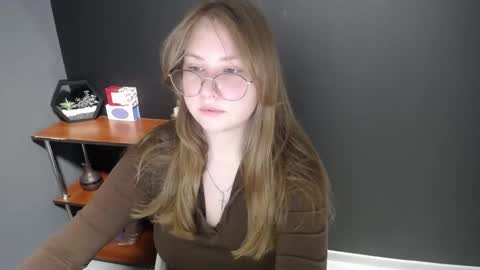 Snapshot of cute_minx chatting on 02.11.25 Veronica online show from 02.11.25