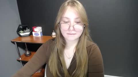 Snapshot of cute_minx chatting on 02.11.25 Veronica online show from 02.11.25