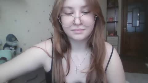 Snapshot of cute_minx chatting on 02.12.25 Veronica online show from 02.12.25