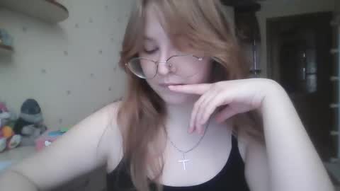 Snapshot of cute_minx chatting on 02.13.25 Veronica online show from 02.13.25