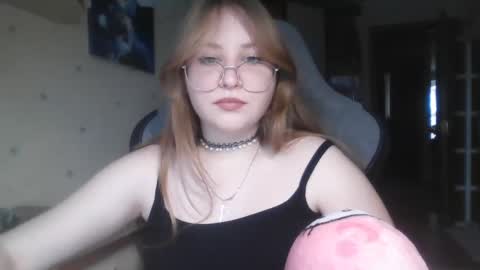 Snapshot of cute_minx chatting on 03.03.25 Veronica online show from 03.03.25