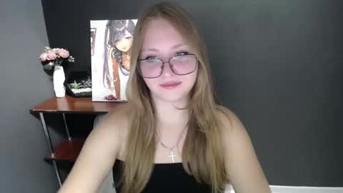 Snapshot of cute_minx chatting on 09.18.25 Veronica online show from 09.18.25