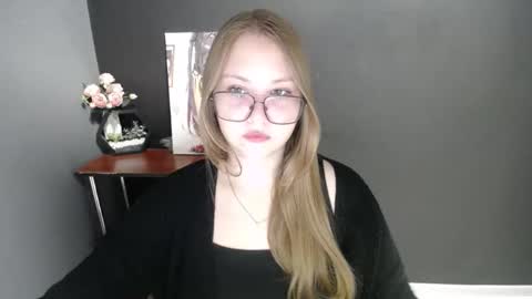Snapshot of cute_minx chatting on 10.21.25 Veronica online show from 10.21.25
