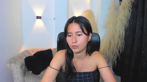 Snapshot of cute_rouss chatting on 12.12.24 ROUSS online show from 12.12.24