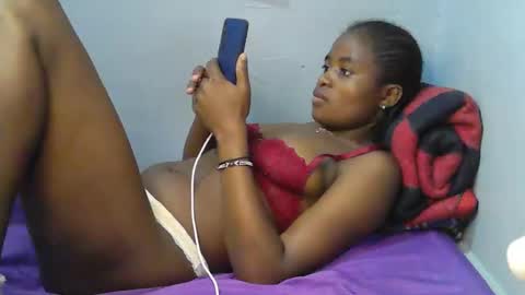 Snapshot of cute_shaniz chatting on 10.22.25 cute_shaniz online show from 10.22.25