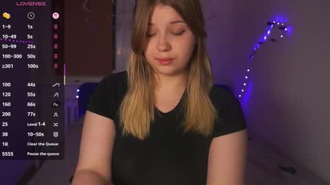 Snapshot of cute_sharloti chatting on 10.28.25 Sasha online show from 10.28.25