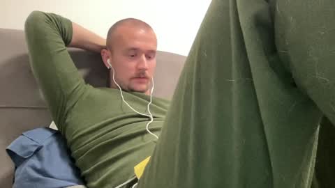 cute_skywalker online show from 12.21.24