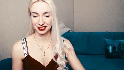 Snapshot of cute_smile_shy chatting on 01.18.25 cute_smile_shy online show from 01.18.25