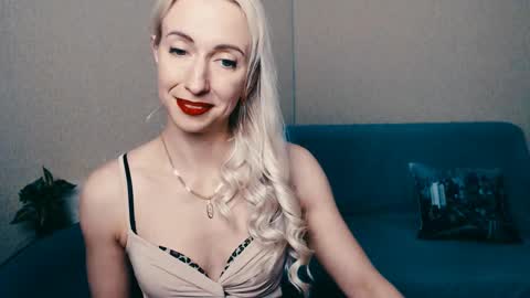 Snapshot of cute_smile_shy chatting on 02.13.25 cute_smile_shy online show from 02.13.25