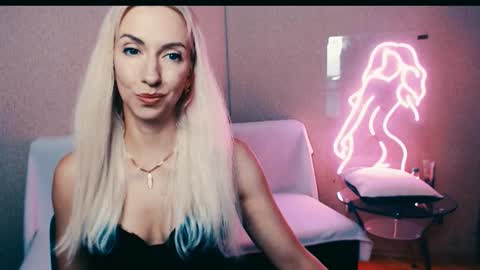 Snapshot of cute_smile_shy chatting on 09.11.25 cute_smile_shy online show from 09.11.25