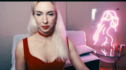 Snapshot of cute_smile_shy chatting on 10.30.25 cute_smile_shy online show from 10.30.25