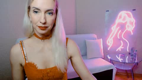 Snapshot of cute_smile_shy chatting on 12.04.25 cute_smile_shy online show from 12.04.25