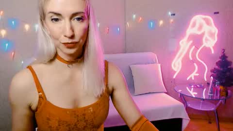 Snapshot of cute_smile_shy chatting on 12.16.25 cute_smile_shy online show from 12.16.25