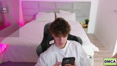 Snapshot of cute_thomas chatting on 02.10.25 Thomas - online show from 02.10.25