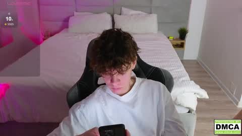 Snapshot of cute_thomas chatting on 02.10.25 Thomas - online show from 02.10.25