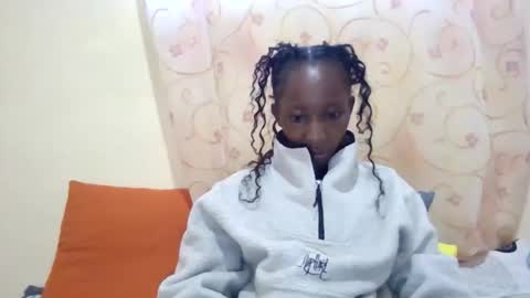 Snapshot of cute_xeniah chatting on 10.05.25 cute_xeniah online show from 10.05.25