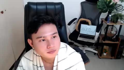 cuteasianlee online show from 12.23.25