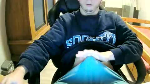 Snapshot of cuteboy090 chatting on 10.19.25 Cuteboy090 online show from 10.19.25