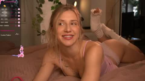 Snapshot of cuteeeeealina chatting on 05.25.26 Alina online show from 05.25.26
