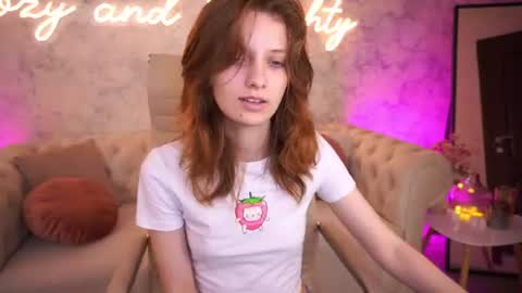 Snapshot of cuteefoxy chatting on 08.04.26 Foxy online show from 08.04.26
