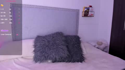 Snapshot of cutegirl__nini chatting on 10.04.25 andre online show from 10.04.25