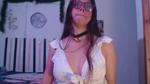 Snapshot of cutehaome chatting on 09.22.25 haome online show from 09.22.25