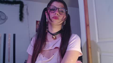 Snapshot of cutehaome chatting on 09.26.25 haome online show from 09.26.25