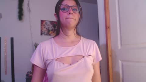 Snapshot of cutehaome chatting on 09.28.25 haome online show from 09.28.25