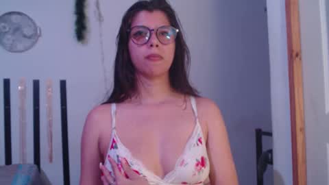 Snapshot of cutehaome chatting on 09.30.25 haome online show from 09.30.25