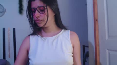 Snapshot of cutehaome chatting on 10.01.25 haome online show from 10.01.25