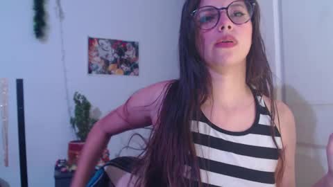 Snapshot of cutehaome chatting on 10.02.25 haome online show from 10.02.25