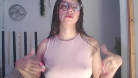 Snapshot of cutehaome chatting on 10.05.25 haome online show from 10.05.25