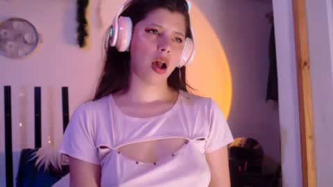 Snapshot of cutehaome chatting on 11.04.25 haome online show from 11.04.25