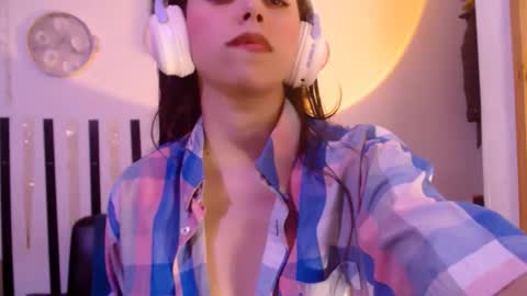 Snapshot of cutehaome chatting on 11.09.25 haome online show from 11.09.25