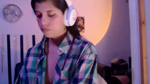 Snapshot of cutehaome chatting on 11.10.25 haome online show from 11.10.25