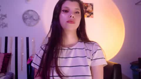 Snapshot of cutehaome chatting on 12.14.25 haome online show from 12.14.25