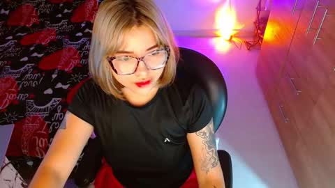 Snapshot of cuteisabella_a chatting on 03.11.26 isabella online show from 03.11.26