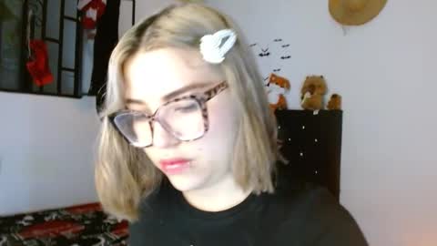 Snapshot of cuteisabella_a chatting on 03.12.26 isabella online show from 03.12.26