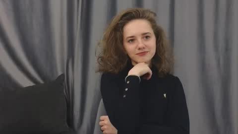 Snapshot of cutelunette chatting on 12.15.25 Ellen online show from 12.15.25