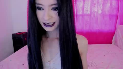 Snapshot of cutenaked_8 chatting on 09.12.25 Natalie online show from 09.12.25