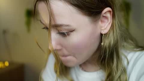 Snapshot of cutenass chatting on 12.04.25 Mary online show from 12.04.25