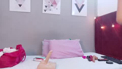 cutepetitee online show from 06.15.26