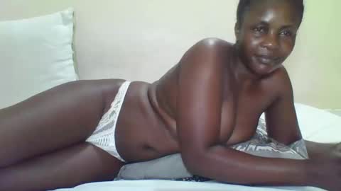 Snapshot of cutetinah chatting on 11.19.25 TAMARA online show from 11.19.25