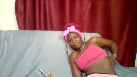 Snapshot of cutey_lunar chatting on 02.17.25 cutey_lunar online show from 02.17.25