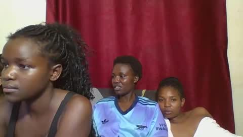 Snapshot of cutey_lunar chatting on 02.25.25 cutey_lunar online show from 02.25.25