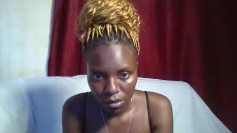 Snapshot of cutey_lunar chatting on 03.11.25 cutey_lunar online show from 03.11.25